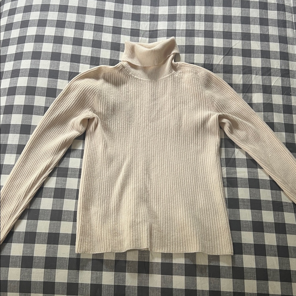 Everlane Cream Ribbed Knit Sweater